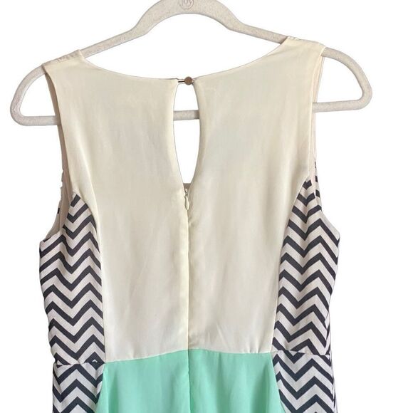 Double Zero Green/Cream Solid with Black Zigzag Print Sleeveless Dress. Size Med - Picture 5 of 8